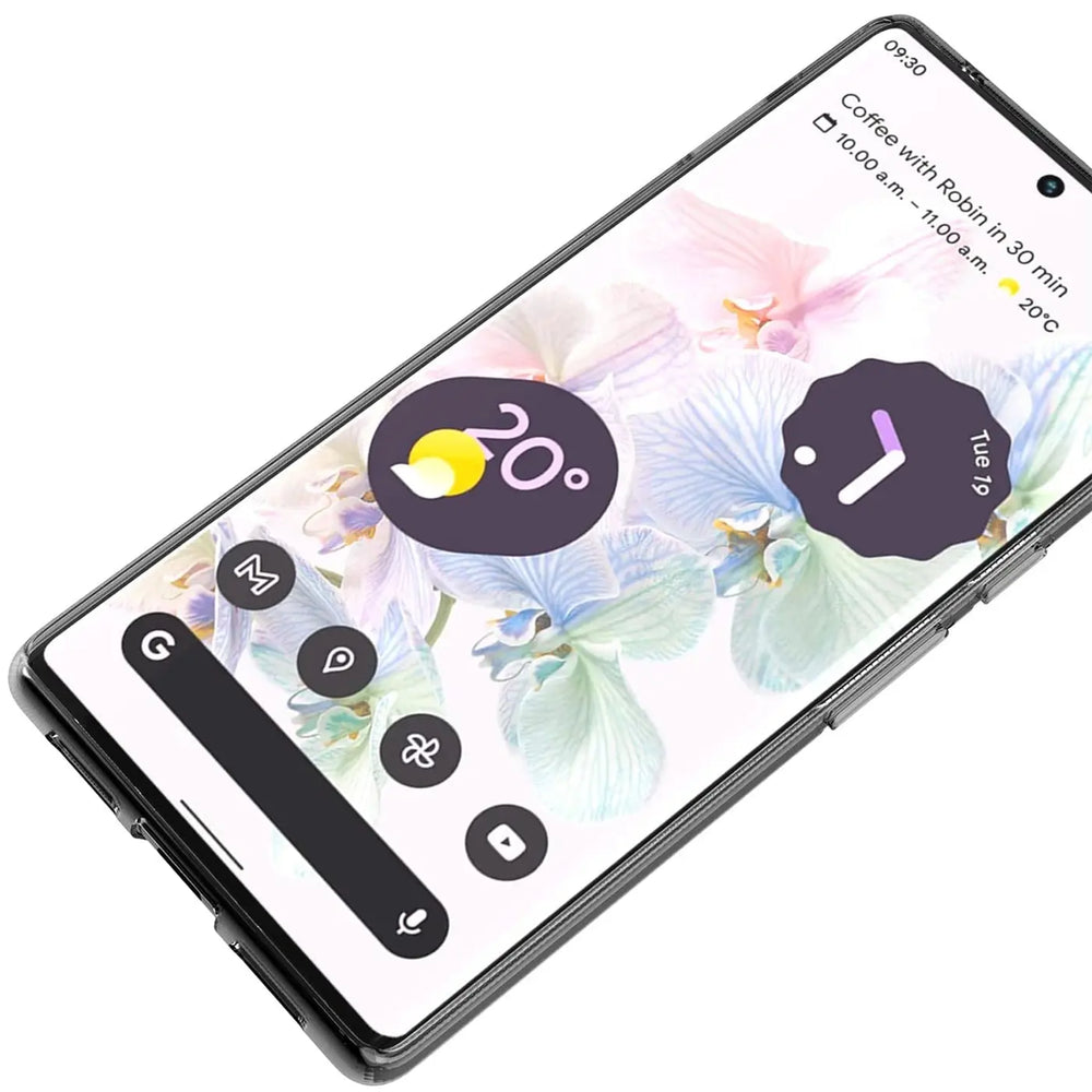 Google Pixel 6 Pro mit transparentem, ultra-schlankem Case, schräg von oben rechts auf weißem Hintergrund.