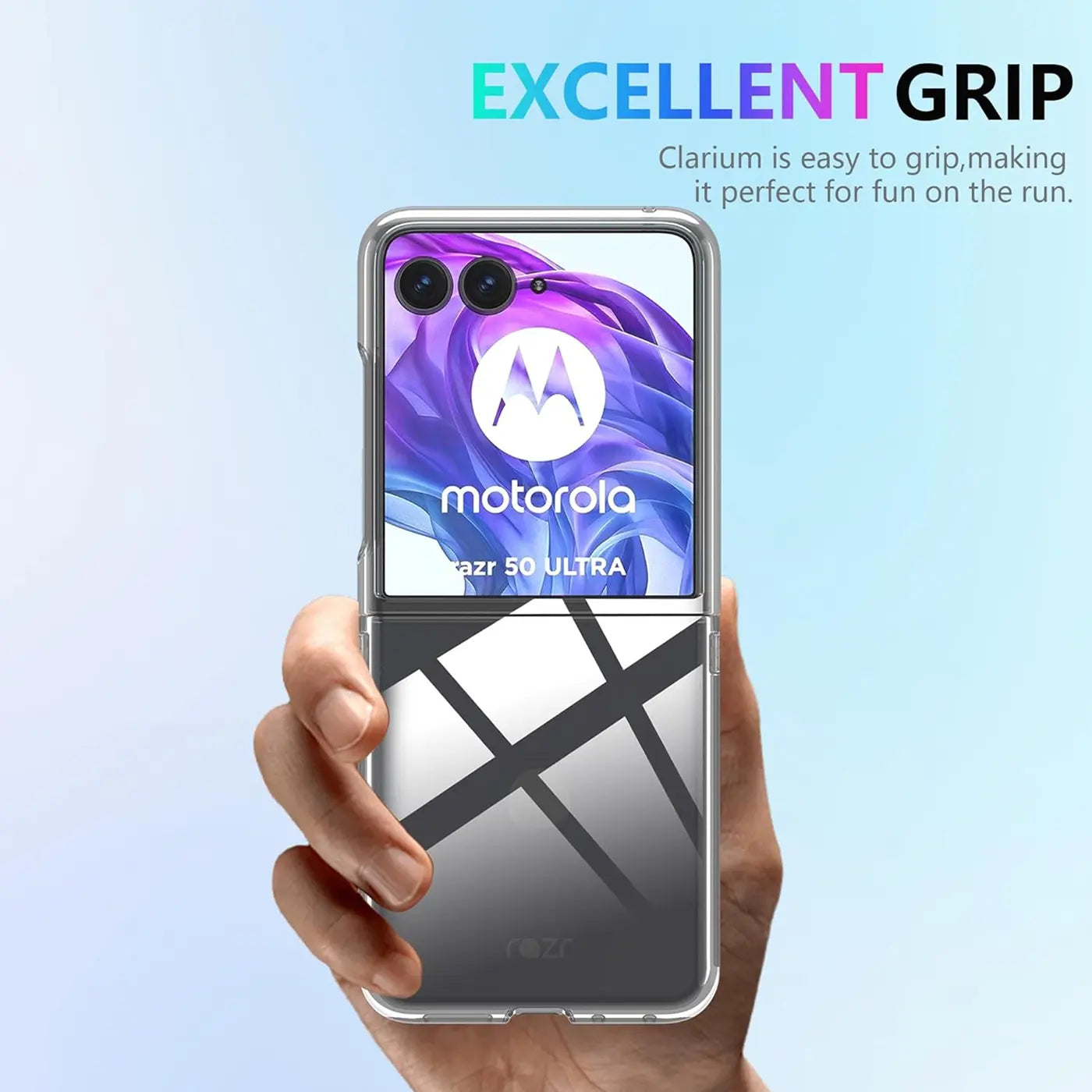 Motorola Razr 50 Ultra in durchsichtiger Hülle, von vorne, von Hand gehalten.