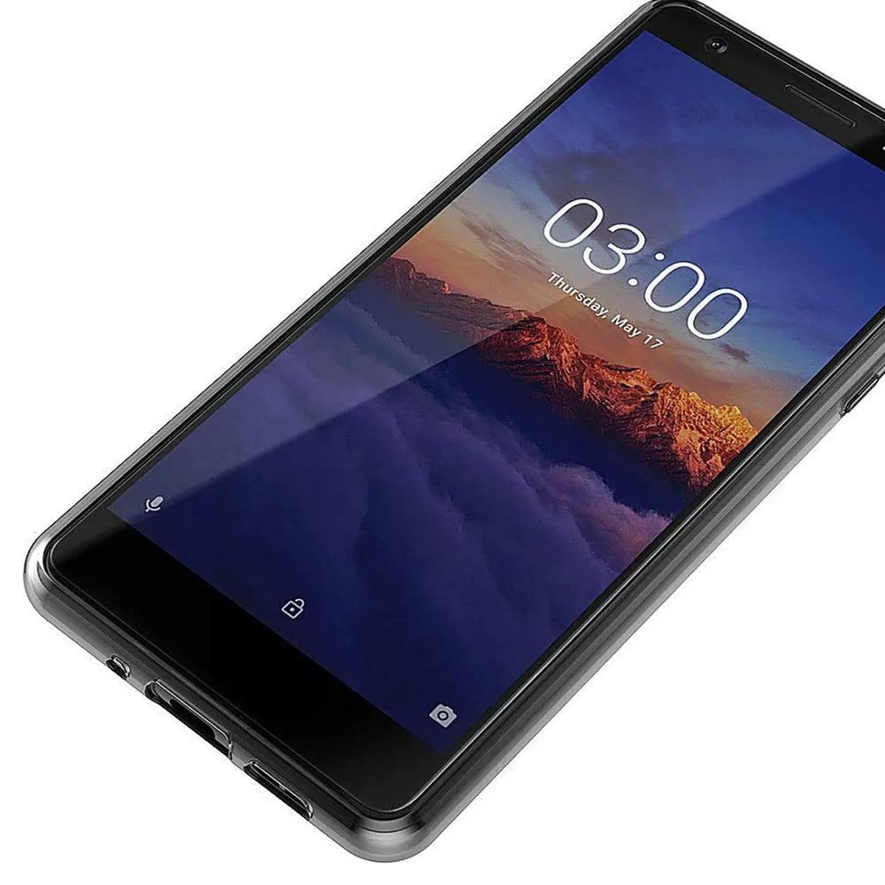 Nokia 3.1 in klarem, transparentem Case, von schräg oben, mit Sperrbildschirm.