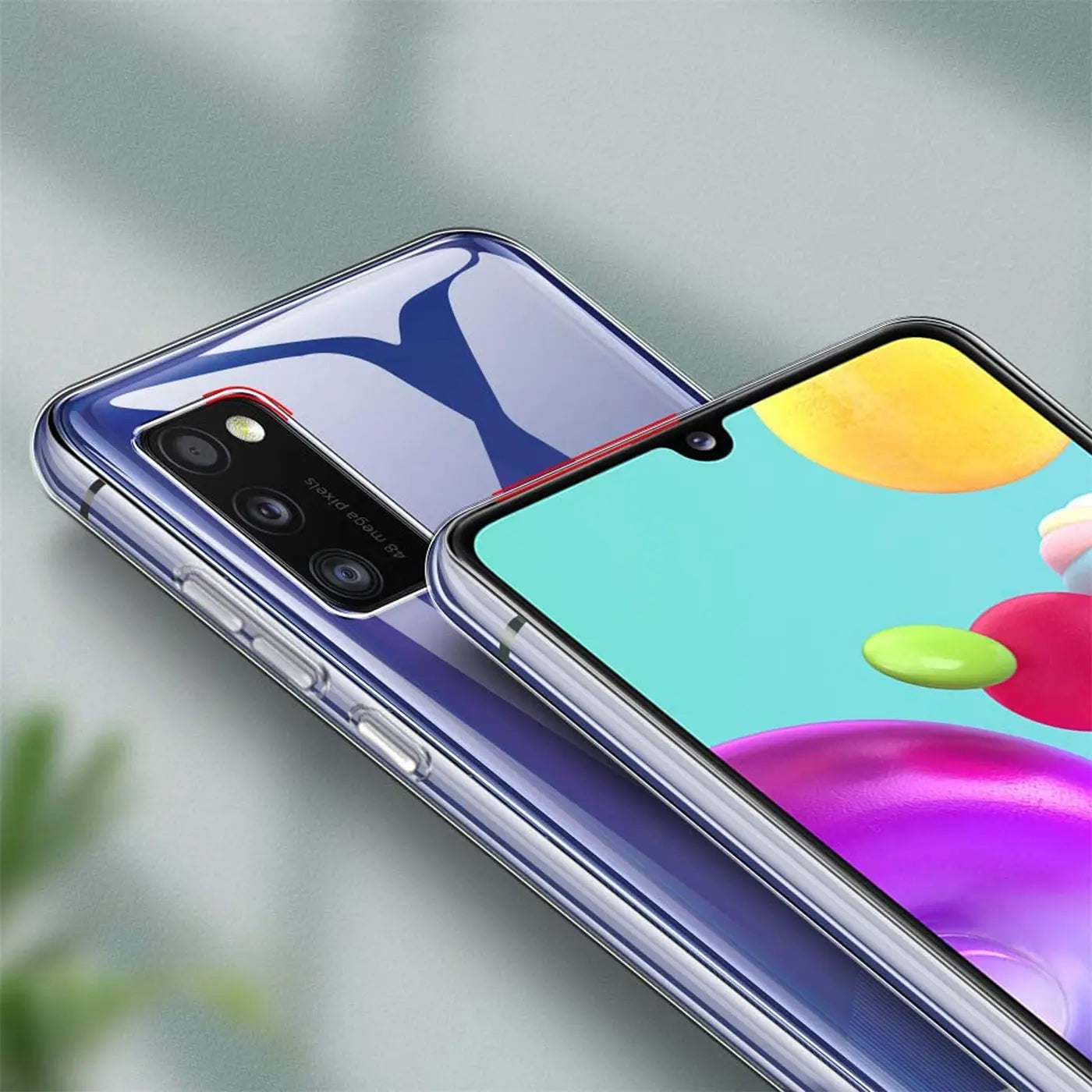 Klares Slim Case aus Kunststoff auf einem Samsung Galaxy A41, Seitenansicht.