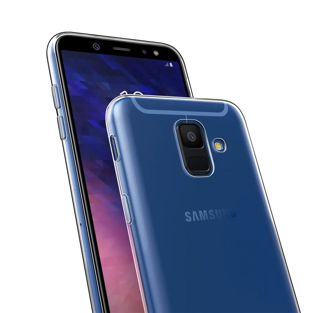 Samsung Galaxy A6 in blauer Hülle, von hinten, aus transparentem Kunststoff.