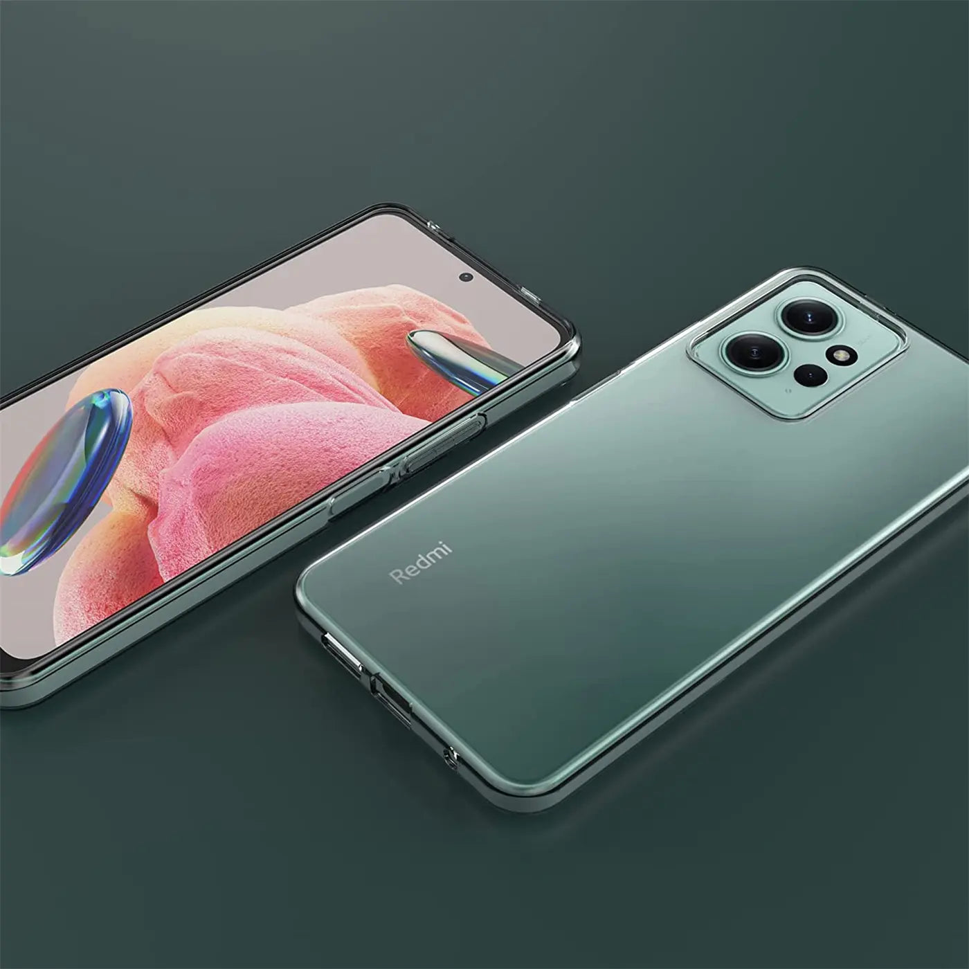 Grünes, transparentes Handy-Case auf einem Xiaomi Redmi Note 12 4G, Seitenansicht.