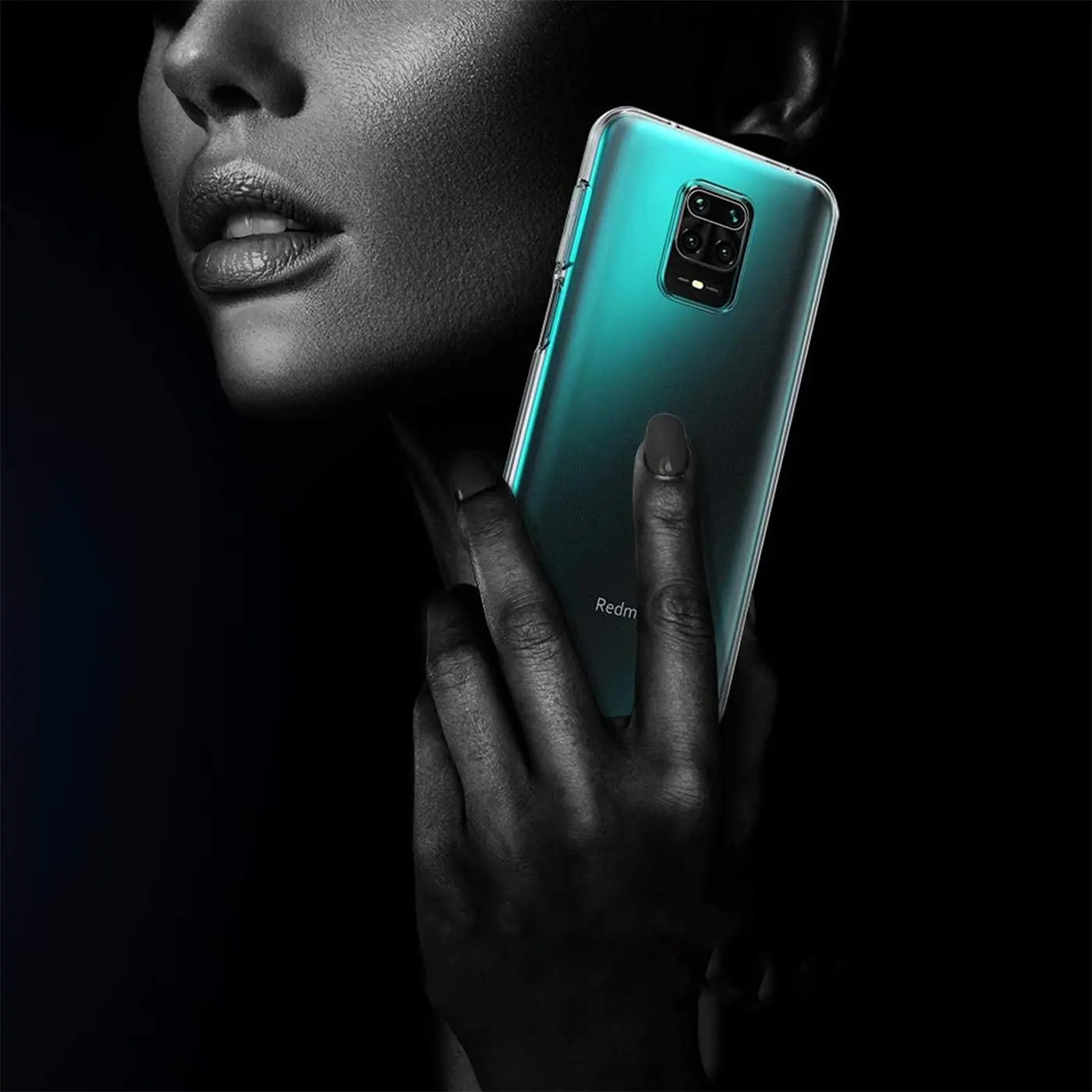 Grünes Xiaomi Redmi Note 9 Pro/9S in durchsichtiger Hülle, von hinten gezeigt.