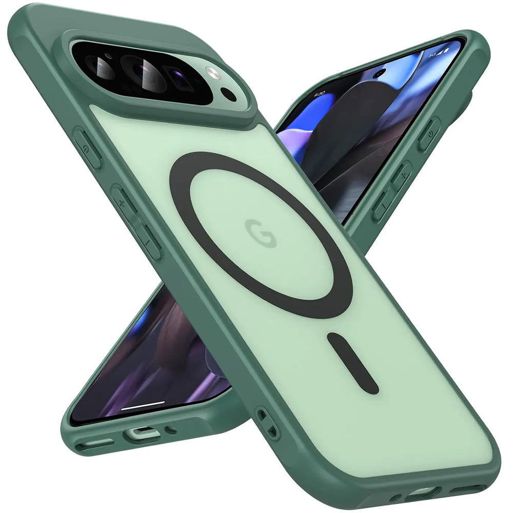 Grüne, transparente MagSafe-Hülle aus Silikon für Google Pixel 9, schräg von hinten gezeigt, mit Kameraschutz.