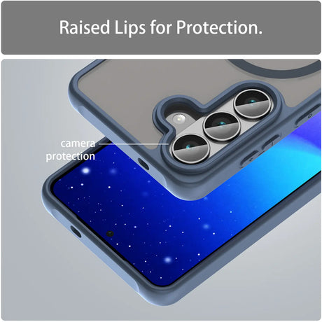 Blaue MagSafe-Hülle aus Kunststoff mit Kameraschutz, Nahaufnahme, Samsung Galaxy S26.