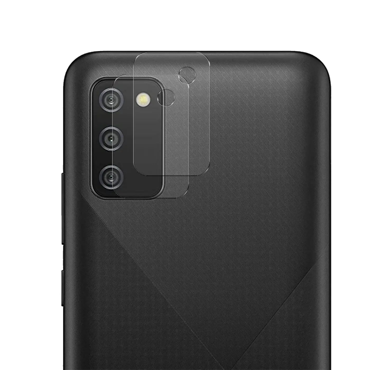 Rückseite eines schwarzen Samsung Galaxy A02S mit transparentem Kameraschutzglas und Blitzschutzglas, schräg von oben.