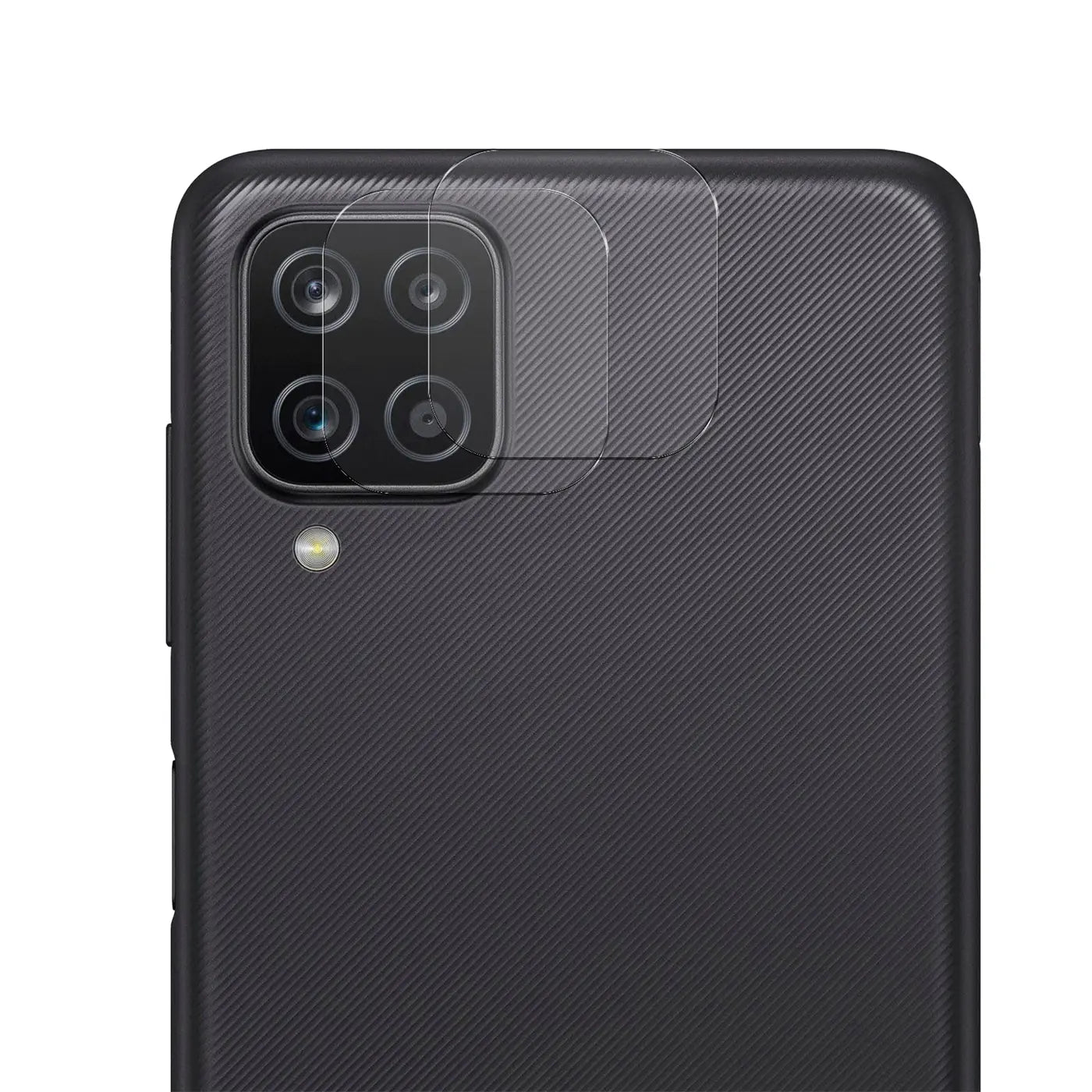 Rückseite eines schwarzen Samsung Galaxy A12/M12 mit zwei transparenten Schutzgläsern für die Kamera, schräg von oben.