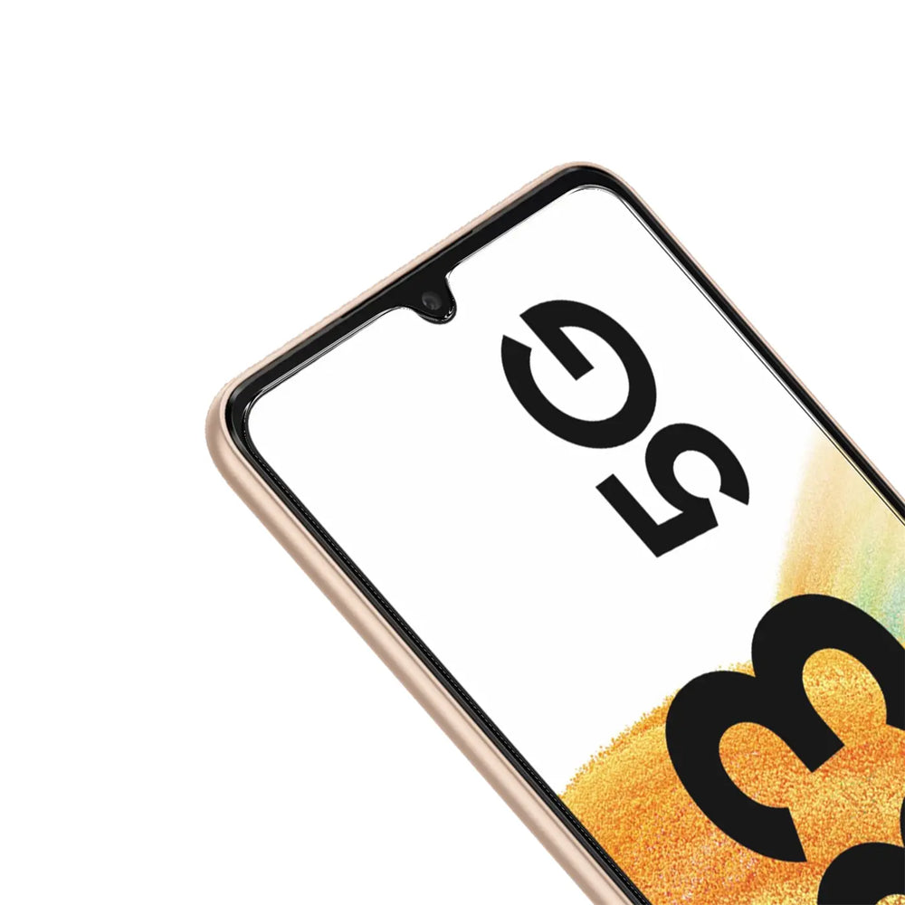 Schutzglas auf goldenem Samsung Galaxy A33 5G Smartphone, schräg von oben rechts, mit "5G" auf Display.