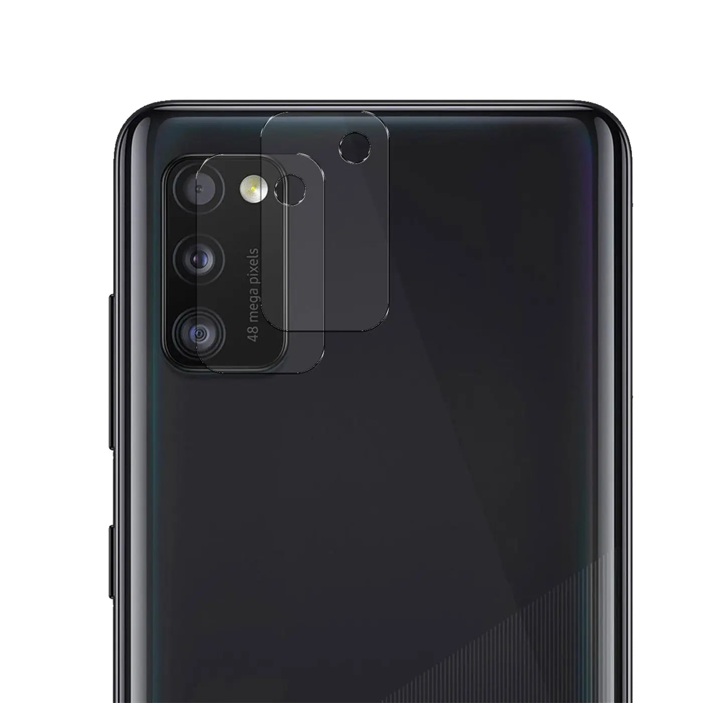 Rückseite eines schwarzen Samsung Galaxy A41 mit transparentem Schutzglas auf dem Kamera-Modul, schräg von oben.