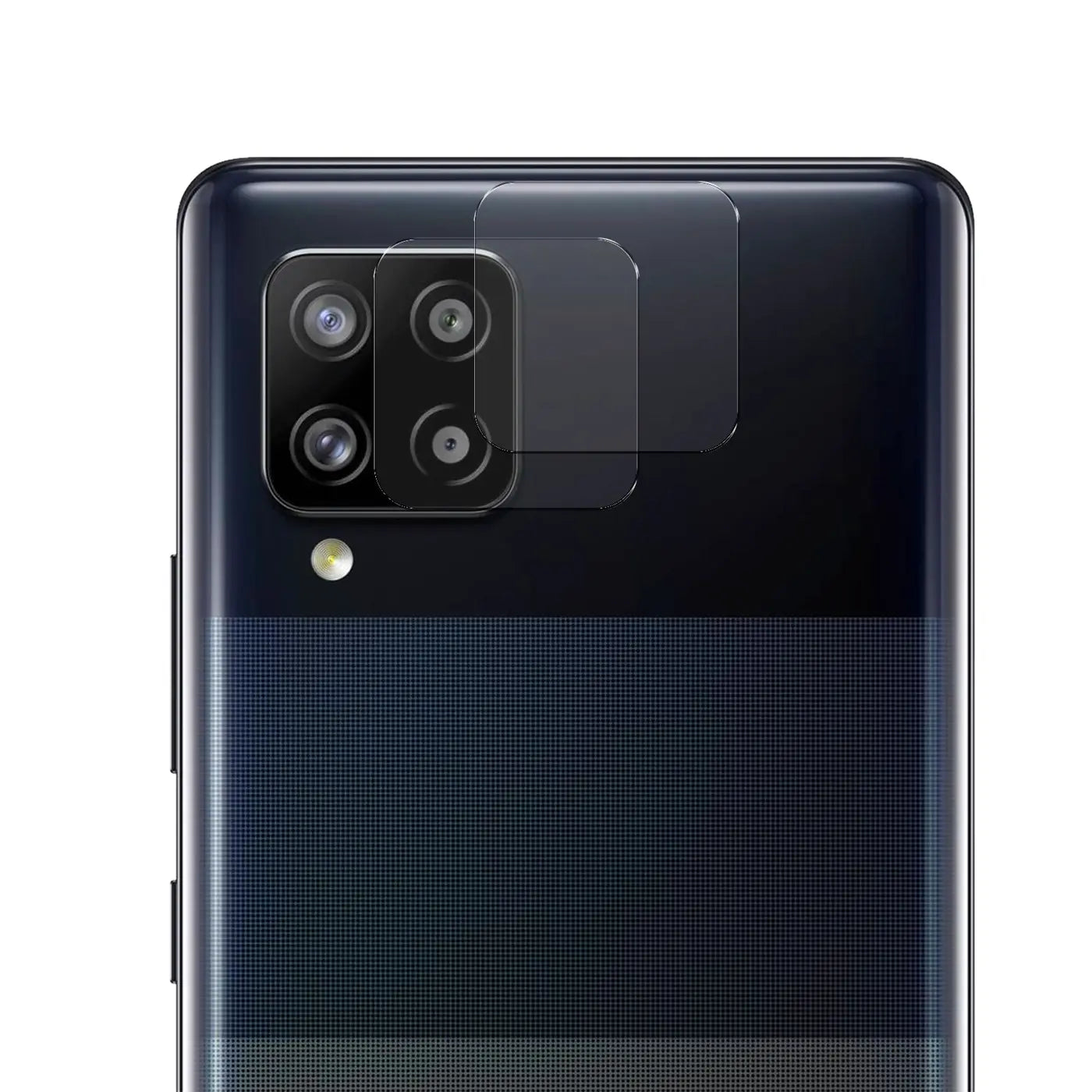 Rückseite eines schwarzen Samsung Galaxy A42 5G mit transparentem Schutzglas auf der Kamera und daneben.