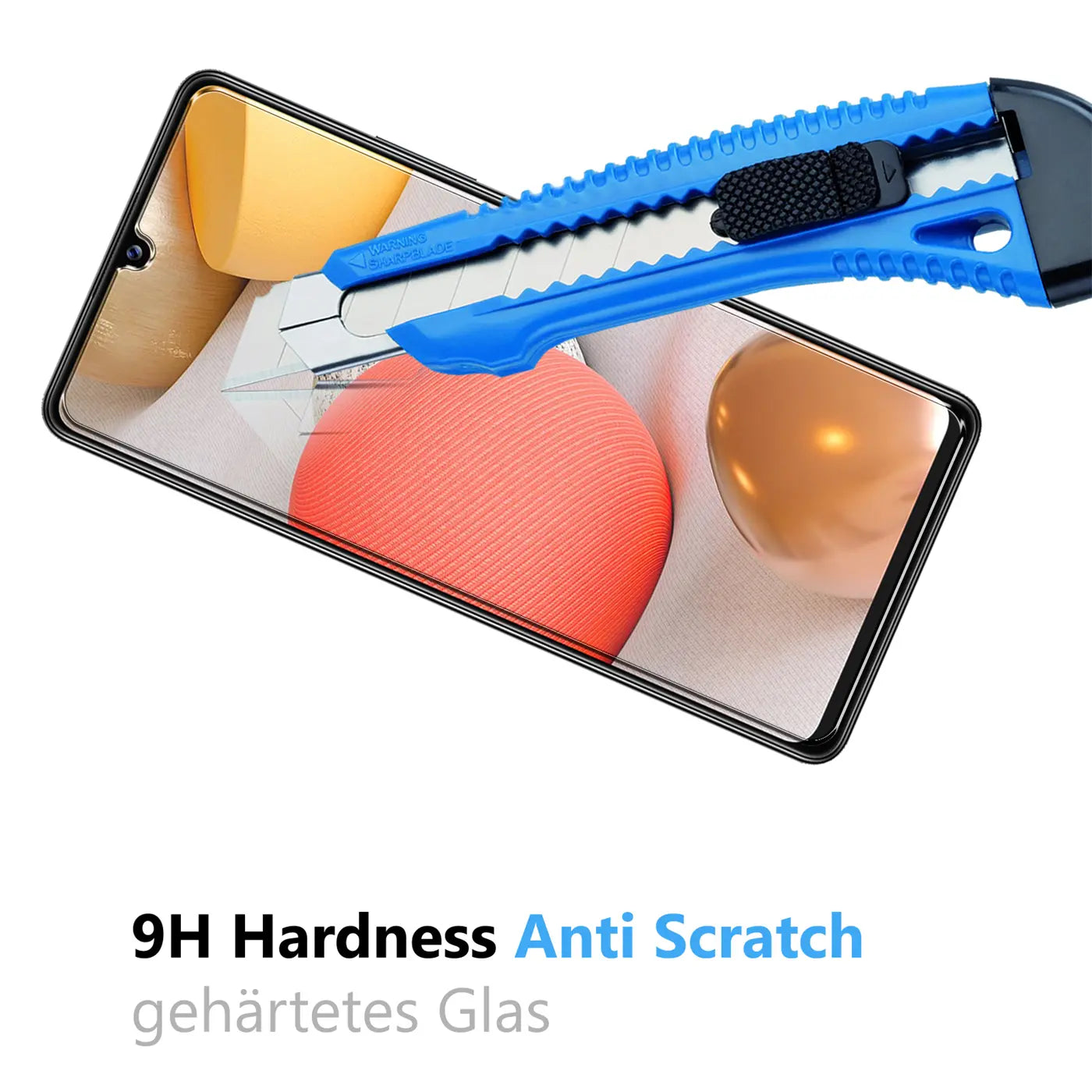Blaues Cuttermesser auf dem Display eines schwarzen Samsung Galaxy A42 5G Handys, das von oben links nach unten rechts.