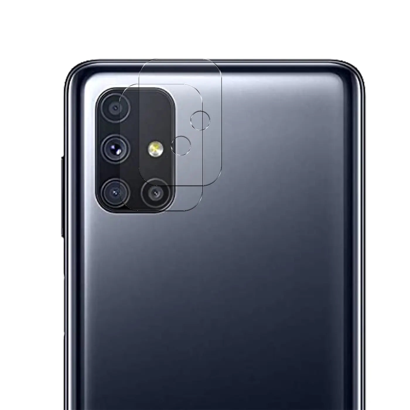 Rückseite eines dunkelgrauen Samsung Galaxy M51 mit zwei transparenten Schutzgläsern für die Kamera, schräg von oben.