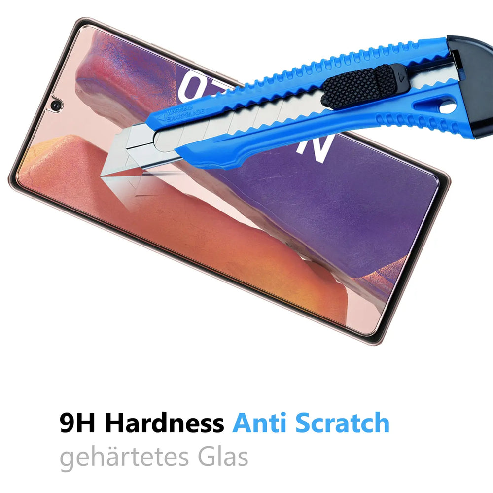 Blaues Cuttermesser auf dem Display eines Samsung Galaxy Note 20, das ein Schutzglas aus gehärtetem Glas zeigt.