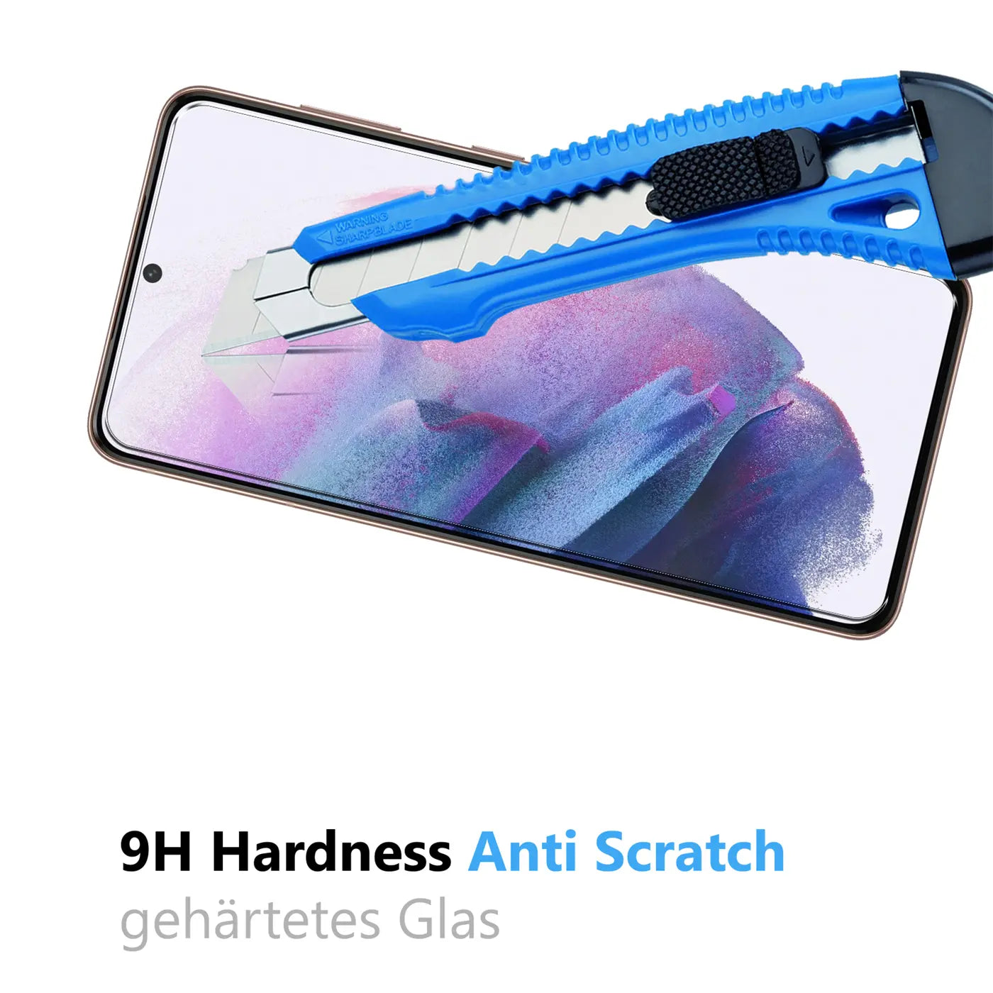 Blaues Cuttermesser auf dem Display eines Samsung Galaxy S21, das ein Schutzglas demonstriert.