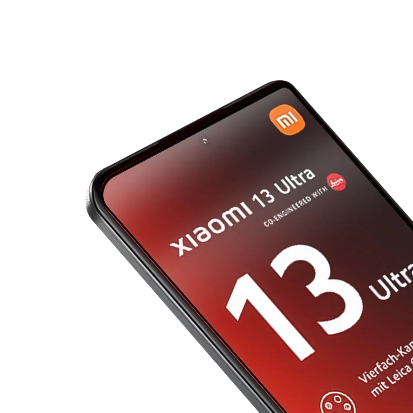 Schwarzes Xiaomi 13 Ultra Smartphone, Display mit rotem Hintergrund und weißer Schrift, schräg von oben rechts.