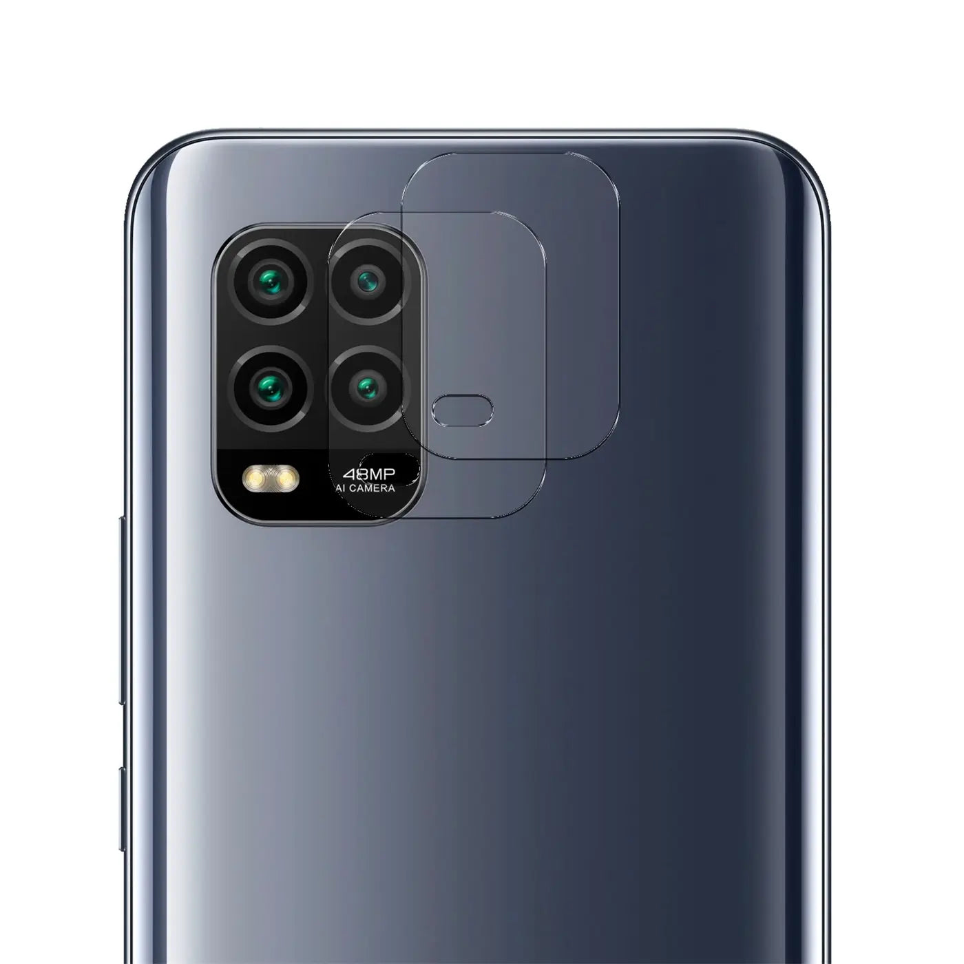 Rückseite eines dunkelgrauen Xiaomi Mi 10 Lite mit transparentem Schutzglas auf dem Kameramodul, schräg von oben.