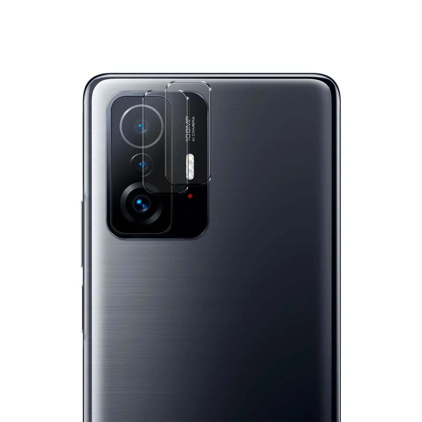 Transparente Schutzgläser auf dem Kameramodul eines dunkelgrauen Xiaomi Mi 11T / Mi 11T Pro, schräg von hinten.