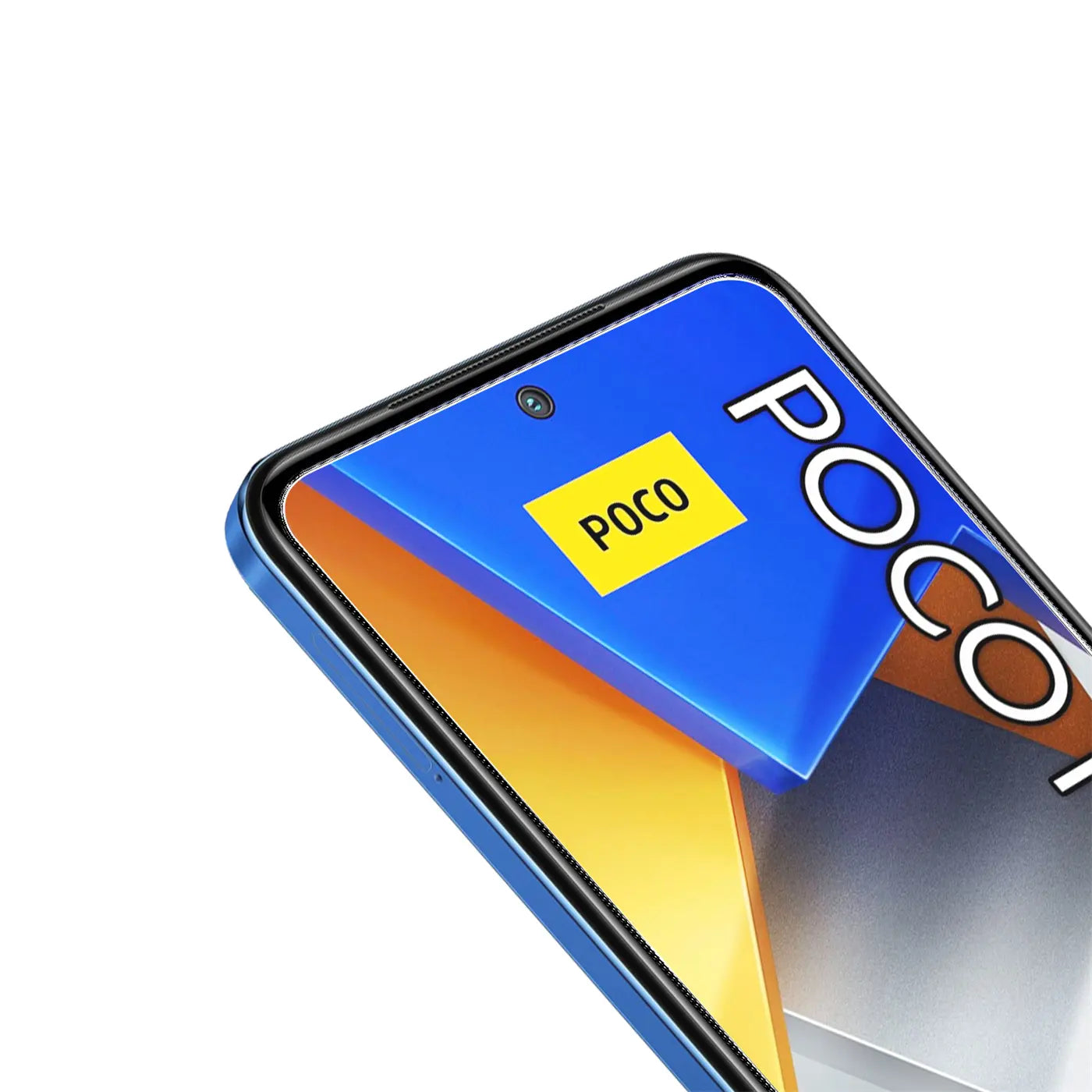 Oberer Teil eines blauen Xiaomi Poco M4 Pro Handys, schräg von oben, mit Schutzglas auf dem Display.