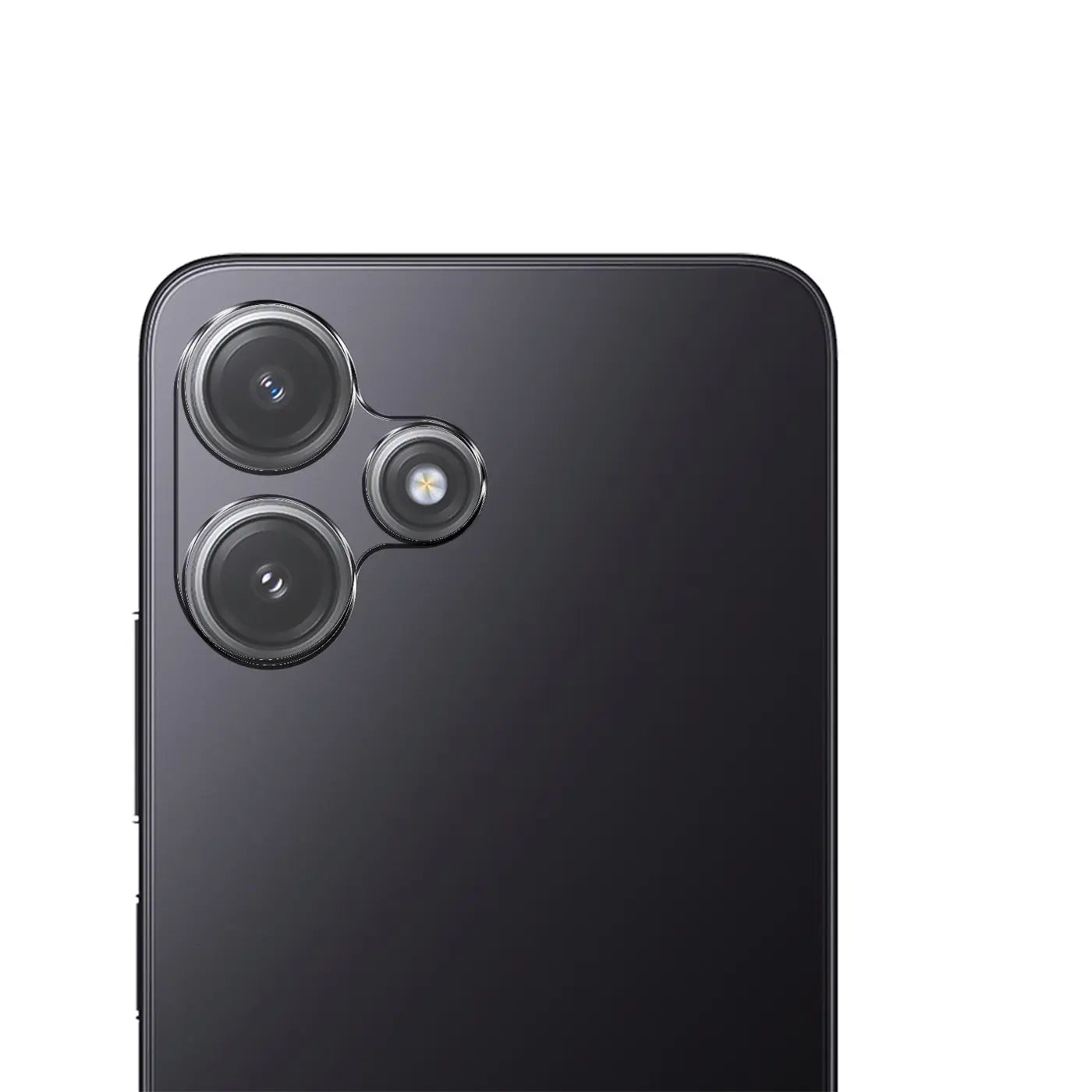 Rückseite des Xiaomi Redmi 12 in Dunkelgrau, schräg von hinten links oben. Drei Kameras mit Blitz sind sichtbar.
