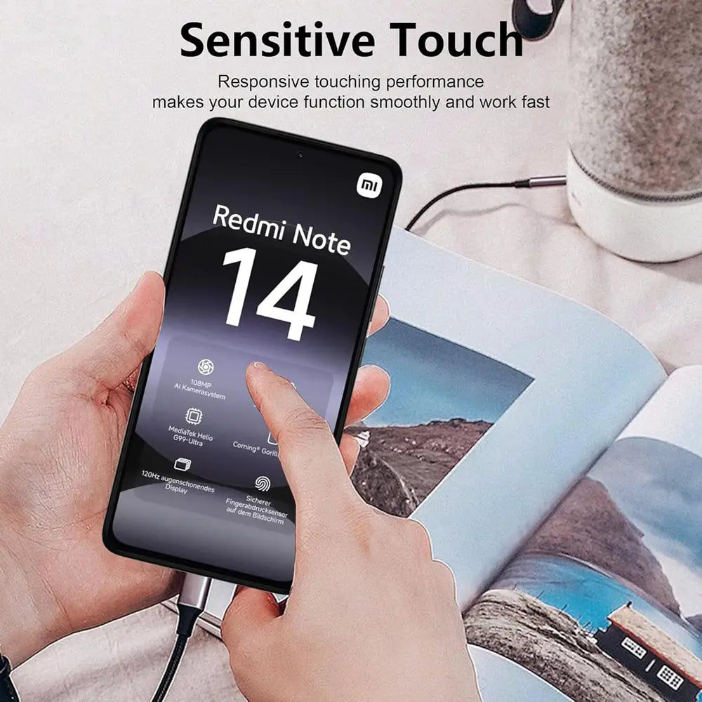 Hand hält schwarzes Xiaomi Redmi Note 14, Finger tippt auf Bildschirm.