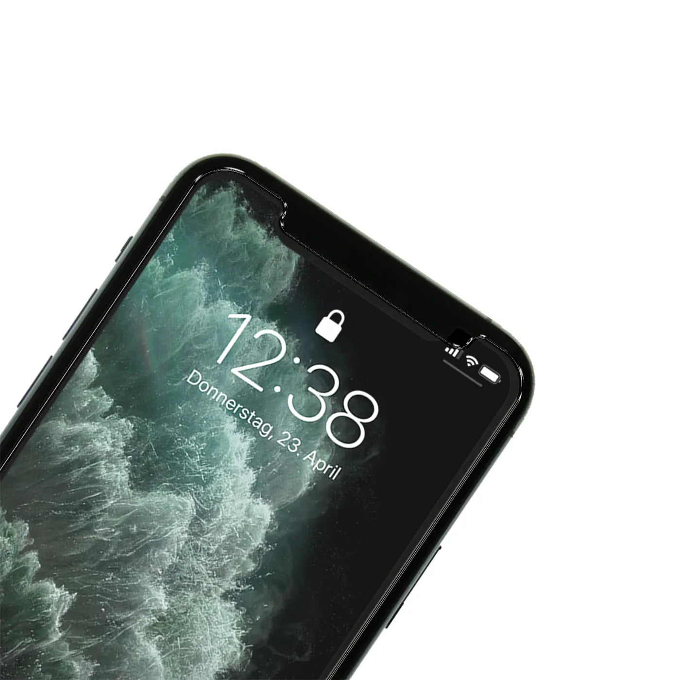 Schwarzes iPhone XR/11 mit Panzerglas-Displayschutz, schräg von oben rechts fotografiert, vor weißem Hintergrund.