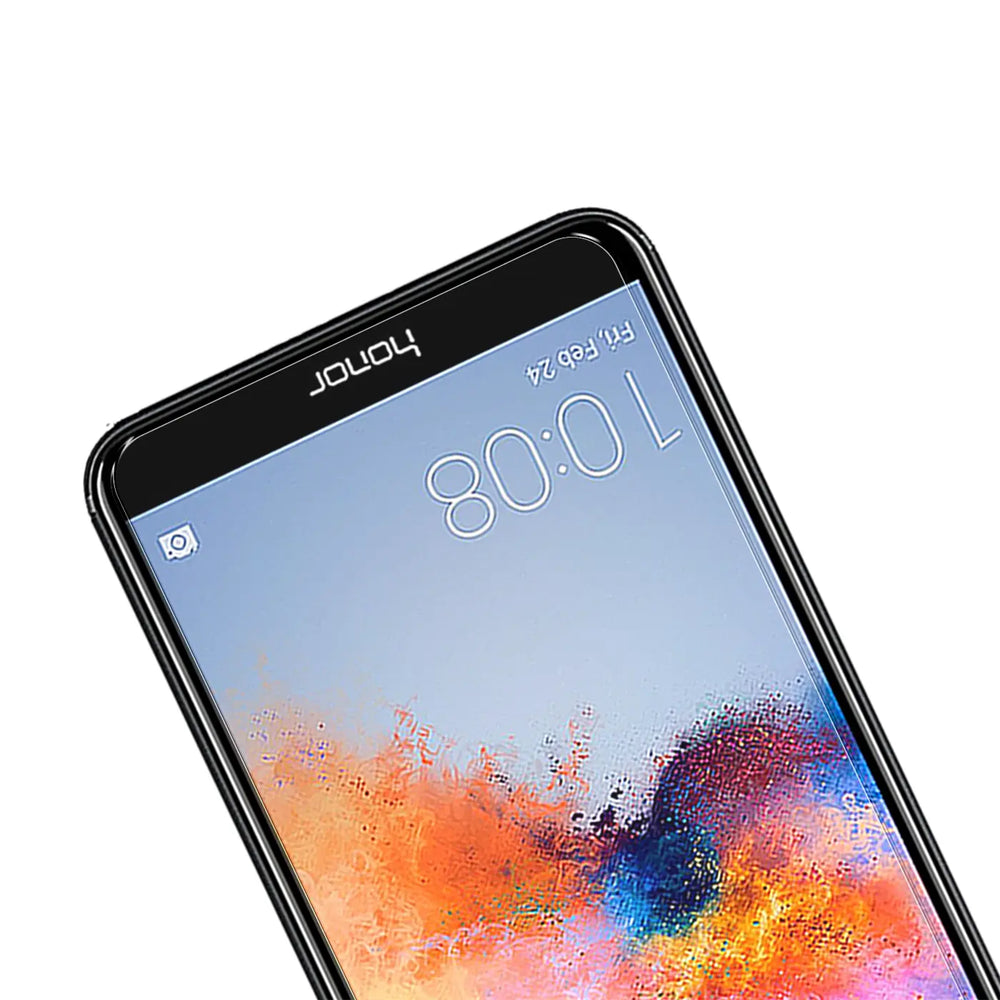 Honor 7 Smartphone mit schwarzem Rahmen, Display mit Uhrzeit und Datum, von oben rechts nach unten links gekippt.