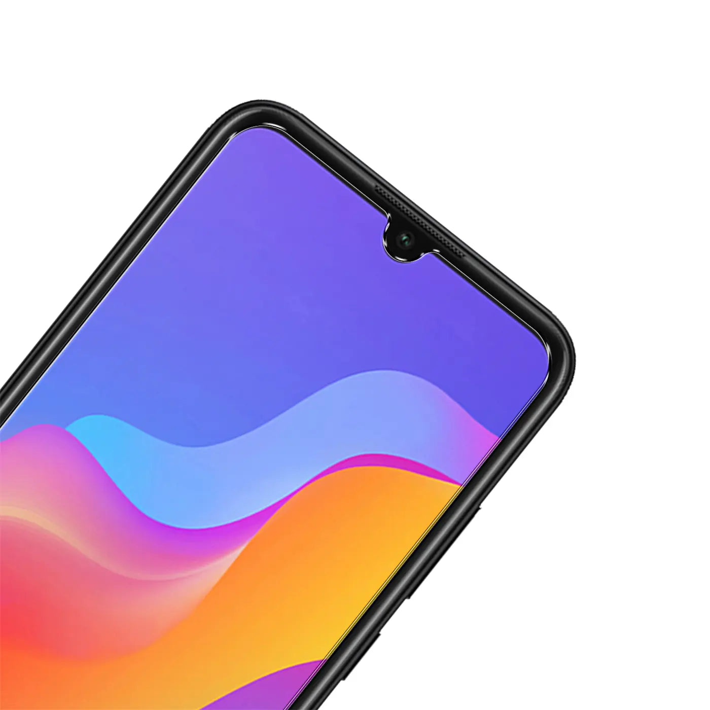 Nahaufnahme des oberen Bereichs eines schwarzen Honor 8A Smartphones mit Panzerglas-Displayschutz, schräg von oben.