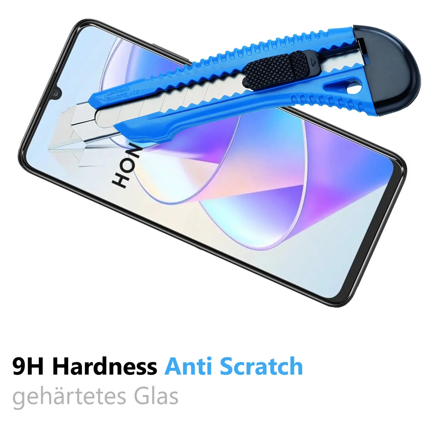 Blau-schwarzes Cuttermesser auf dem Display eines schwarzen Honor X7a Smartphones, das von oben links nach unten rechts.