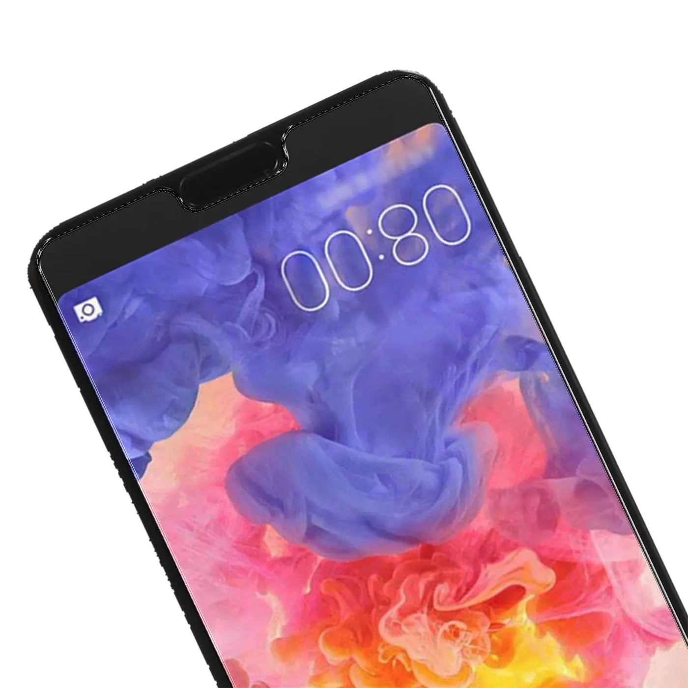 Nahaufnahme eines Huawei P20 Pro mit schwarzem Display und Panzerglas-Displayschutz, schräg von oben.