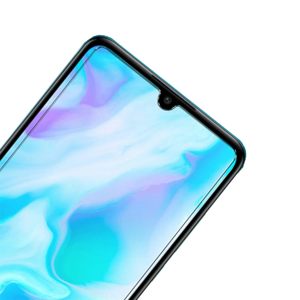 Nahaufnahme eines Huawei P30 mit schwarzem Rahmen und farbigem Display, schräg von oben rechts fotografiert.