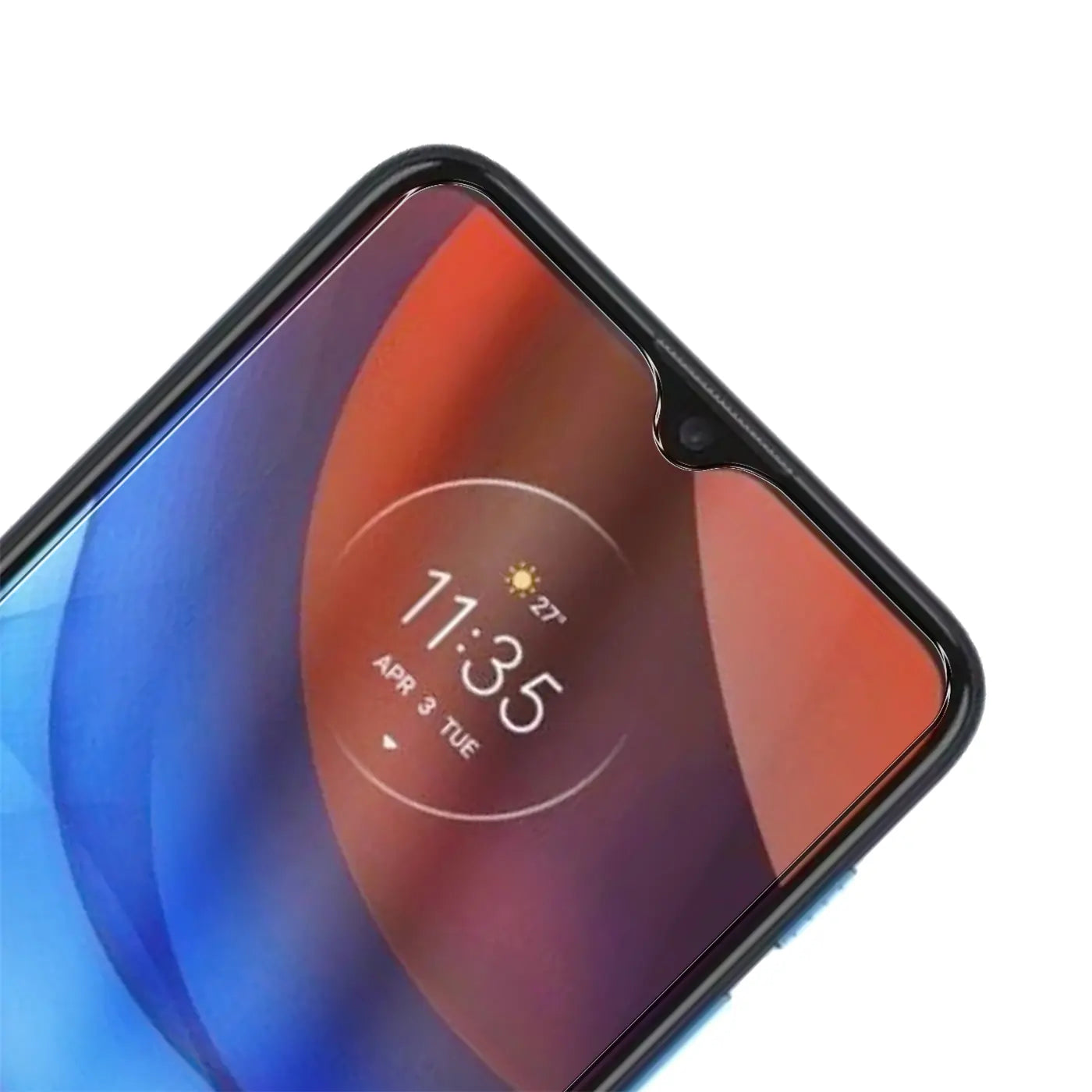 Nahaufnahme eines Motorola Moto E7 mit schwarzem Rahmen und Panzerglas-Displayschutz, schräg von oben.