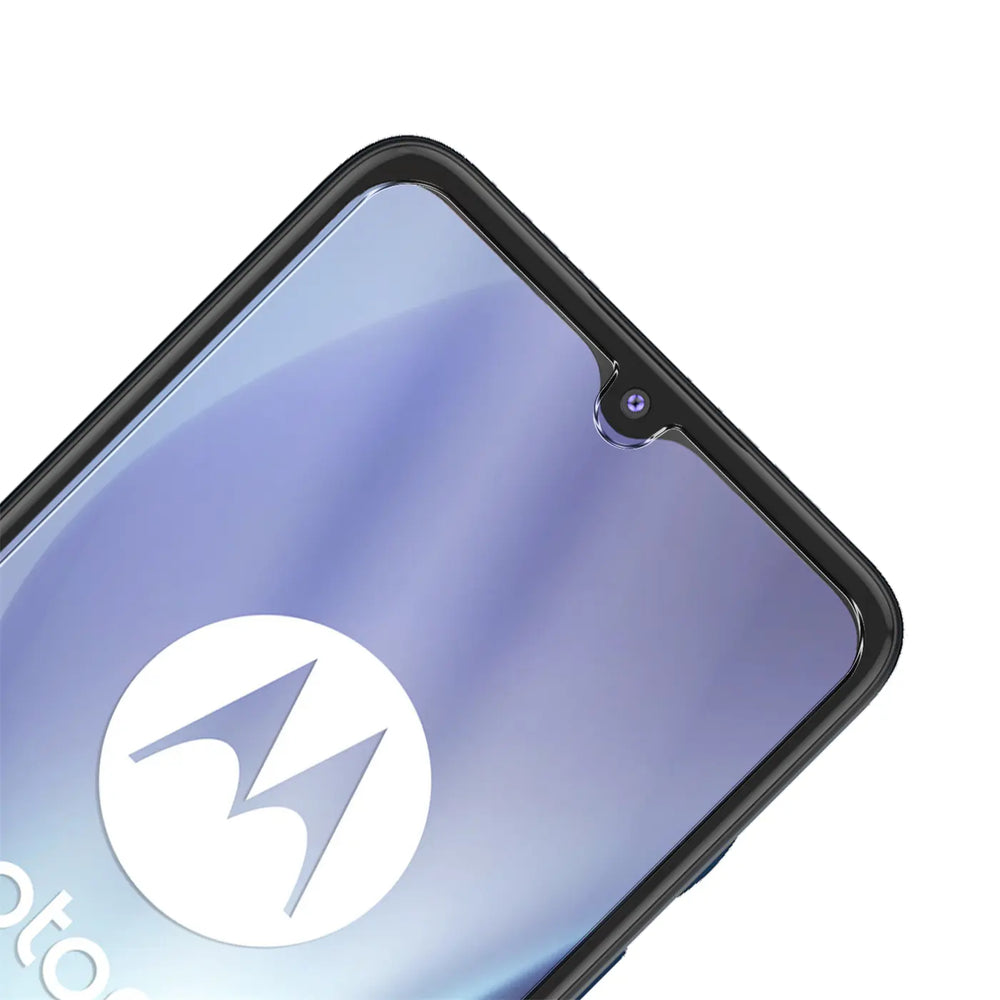 Motorola Moto G50 mit schwarzem Rahmen und Displayschutz aus Glas, schräg von oben rechts.