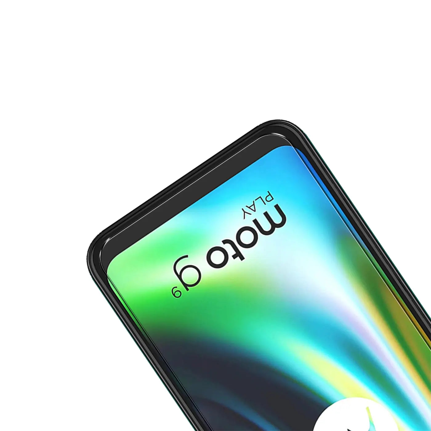 Nahaufnahme eines schwarzen Motorola Moto G9 Play Smartphones mit Displayschutzfolie, schräg von oben.