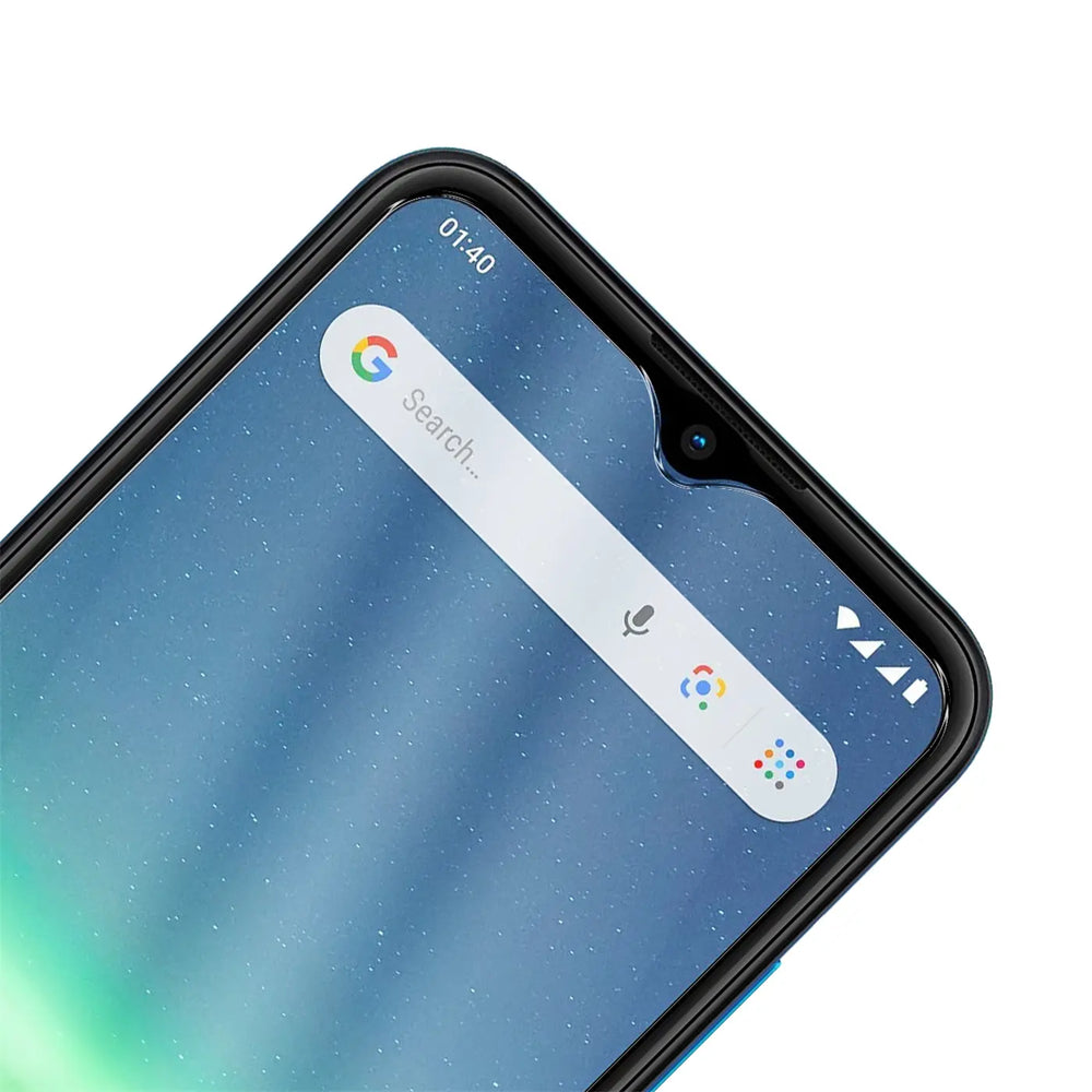 Nahaufnahme des oberen Bereichs eines schwarzen Nokia 1.4 Smartphones mit blauem Display und Wassertropfen-Notch.