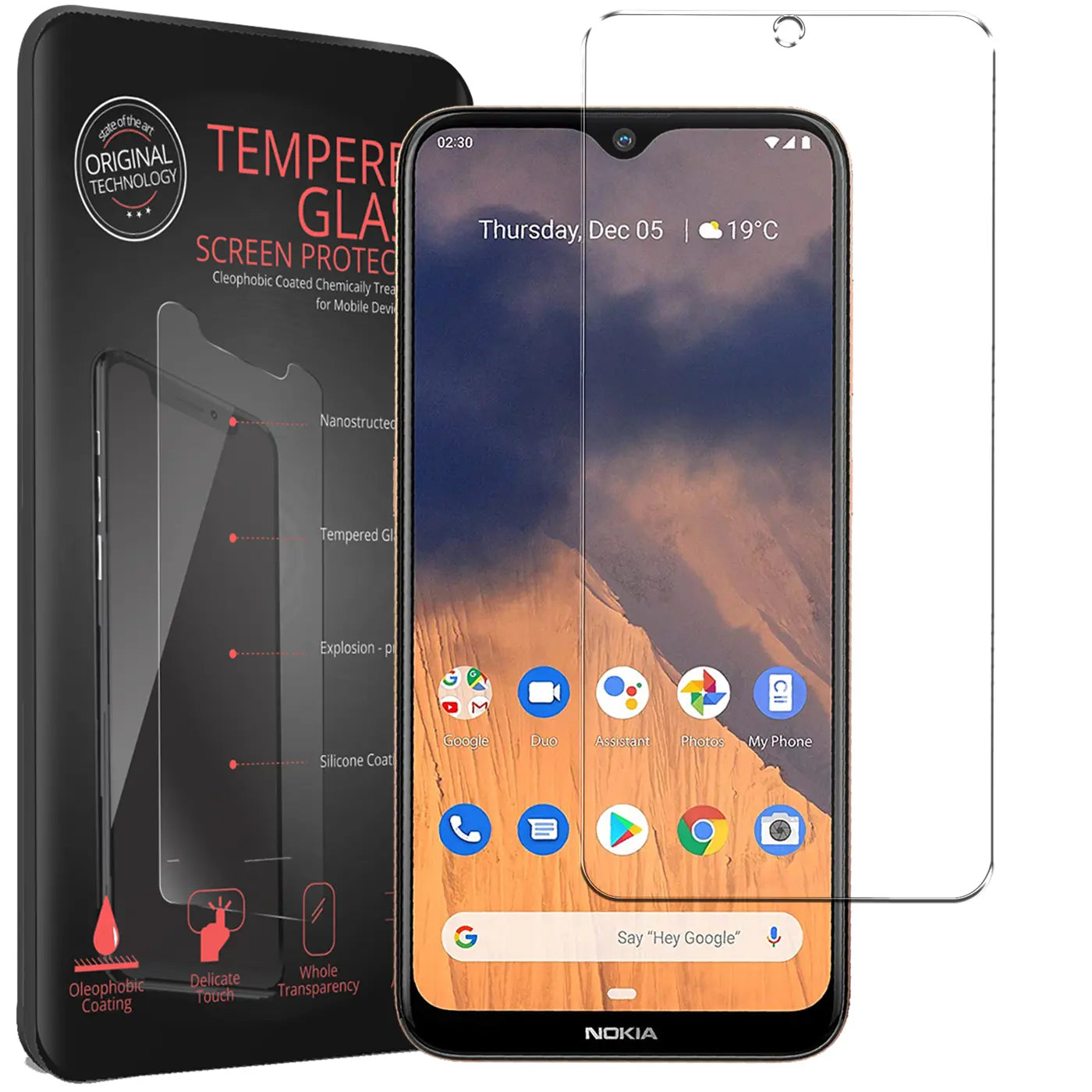 Schwarzes Nokia 2.3 Smartphone mit transparentem Panzerglas-Displayschutz und schwarzer Verpackung, schräg von vorne.