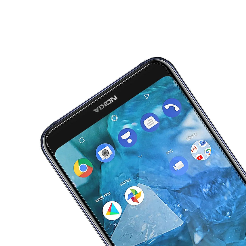 Dunkelblaues Nokia 7.1 Smartphone, Display mit App-Icons, schräg von oben rechts fotografiert.