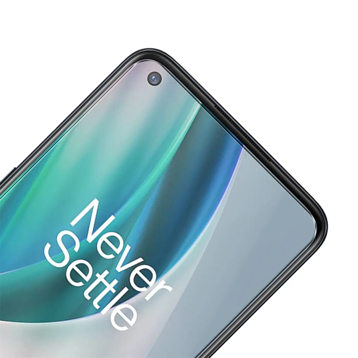 Nahaufnahme des oberen Bereichs eines OnePlus N10 5G mit schwarzem Rand und Panzerglas Displayschutz.