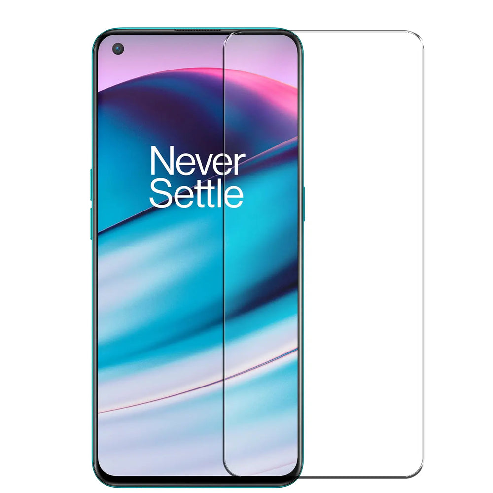 Grünes OnePlus Nord CE 5G von vorne, mit halb angebrachtem, transparentem Panzerglas und einem weiteren daneben.