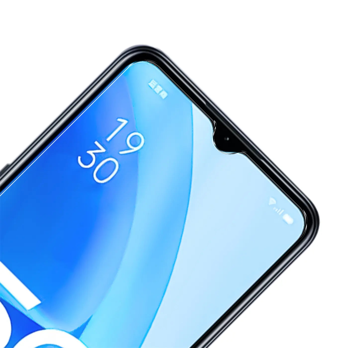 Nahaufnahme eines Oppo A55 5G Smartphones mit schwarzem Rahmen und blauem Display, schräg von oben.