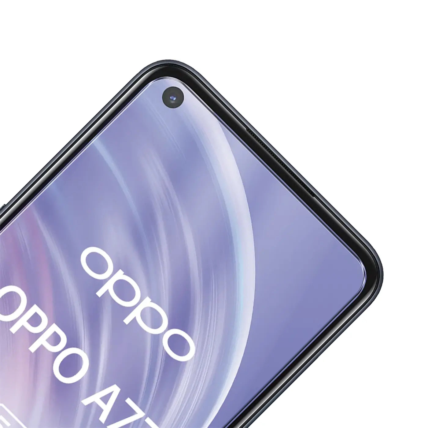 Nahaufnahme des oberen Bereichs eines schwarzen Oppo A73 5G mit Displayschutz aus Panzerglas, schräg von oben.