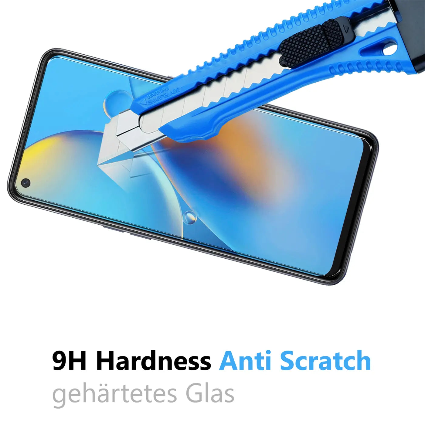 Blaues Cuttermesser kratzt auf schwarzem OPPO A96/A76 Handy-Display mit Panzerglas, von oben links nach unten rechts.