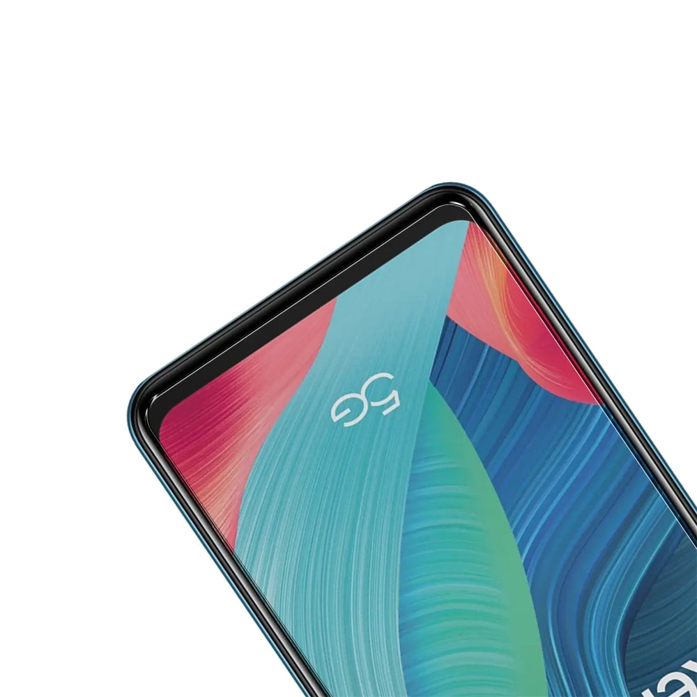 Nahaufnahme eines Oppo Reno 4 Smartphones mit installiertem, transparentem Panzerglas-Displayschutz, schräg von oben.