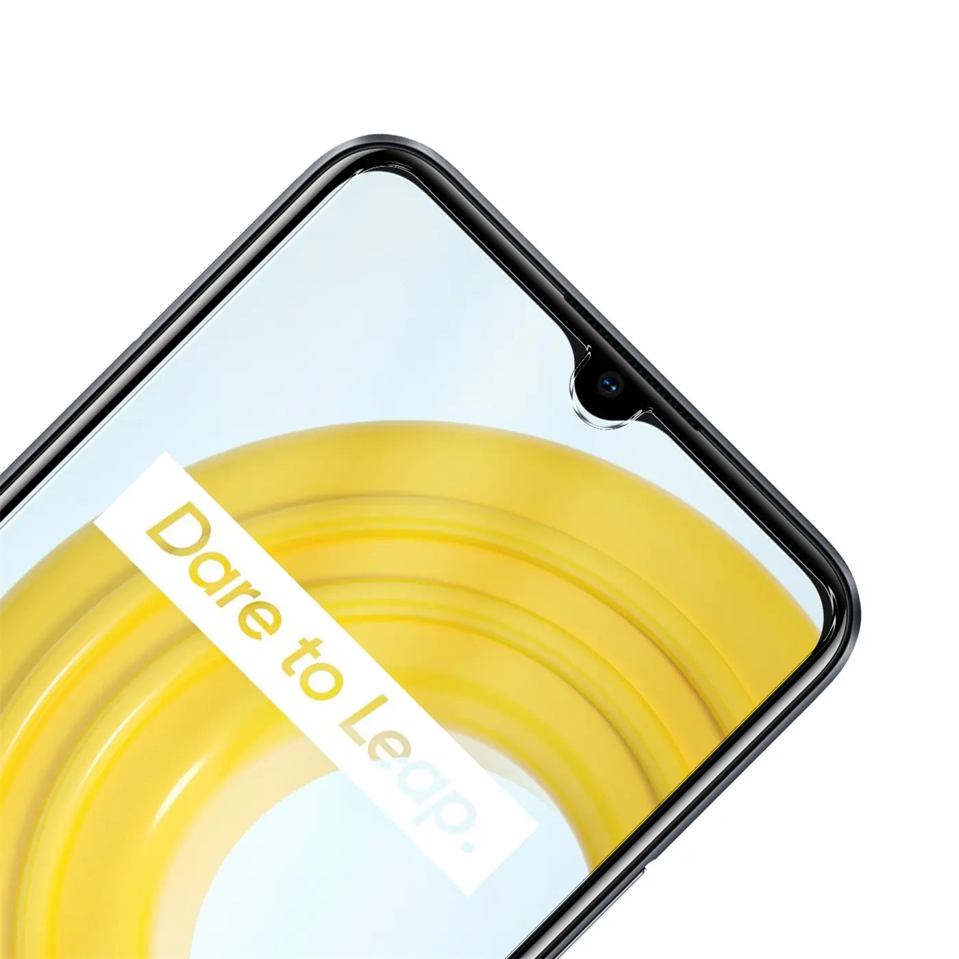 Nahaufnahme des oberen Bereichs eines Realme C21 Smartphones mit schwarzem Rahmen und Wassertropfen-Notch.