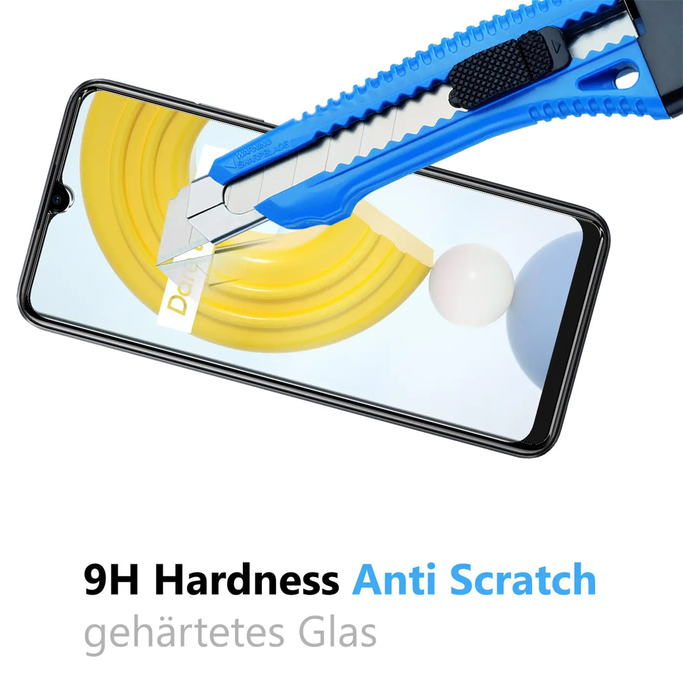 Blaues Cuttermesser auf Realme C21 Display mit Panzerglas, von oben rechts nach unten links. Kratztest-Szene.