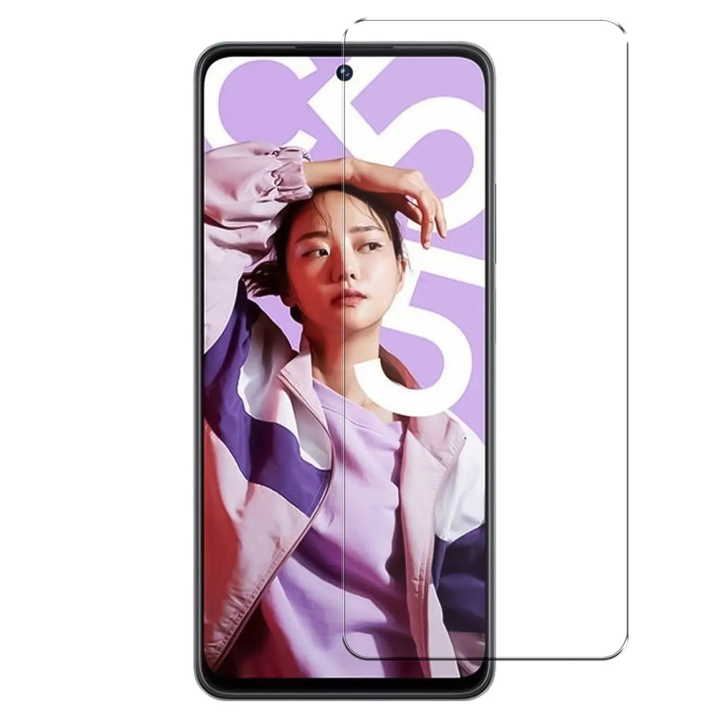 Realme C55 Smartphone mit transparentem Panzerglas Displayschutz (Glas) von vorne, leicht nach rechts gedreht.