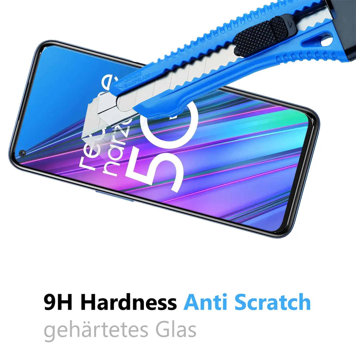 Blaues Cuttermesser auf dem Display eines Realme Narzo 30 5G Handys, das von oben links nach unten rechts zeigt.