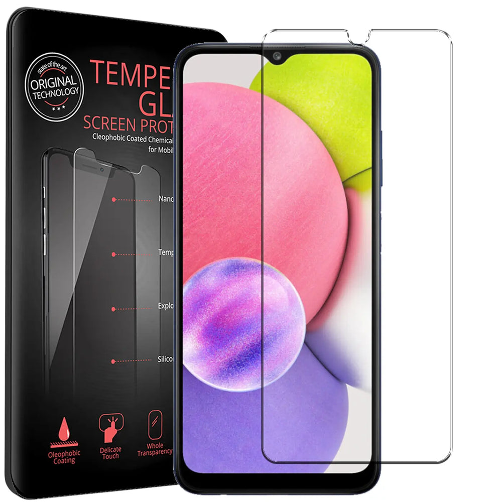 Schwarze Verpackung mit "TEMPERED GLASS" und ein Samsung Galaxy A03s mit zwei klaren Panzerglas-Displayschutzfolien.