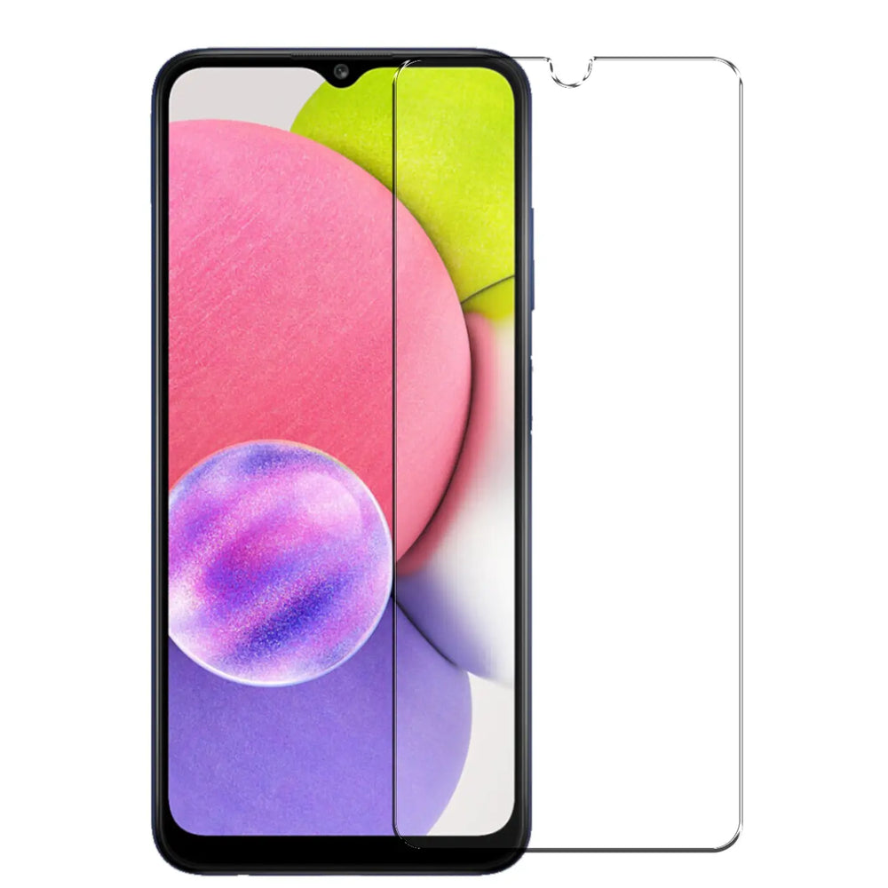 Schwarzes Samsung Galaxy A03s Smartphone mit teilweisem Panzerglas-Displayschutz und zweitem Schutzglas daneben.