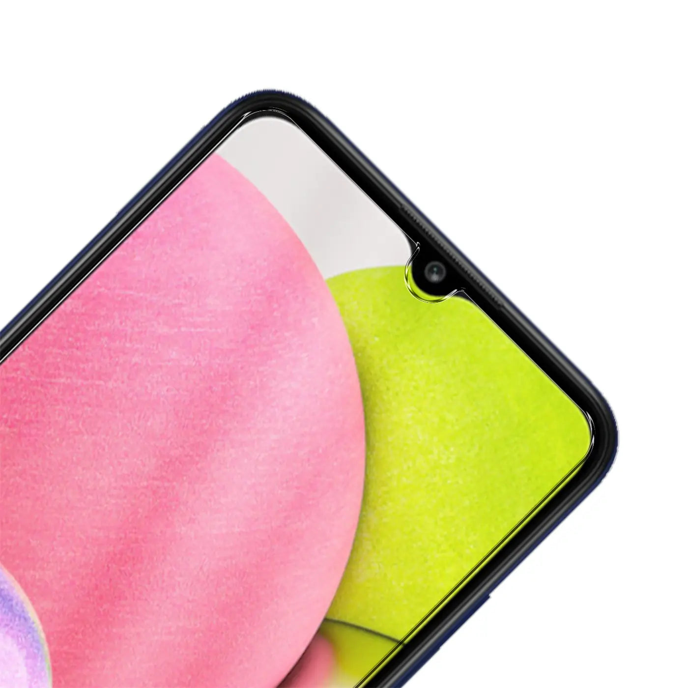Nahaufnahme des oberen rechten Bereichs eines schwarzen Samsung Galaxy A03s mit pink-grünem Display und Frontkamera-Notch.