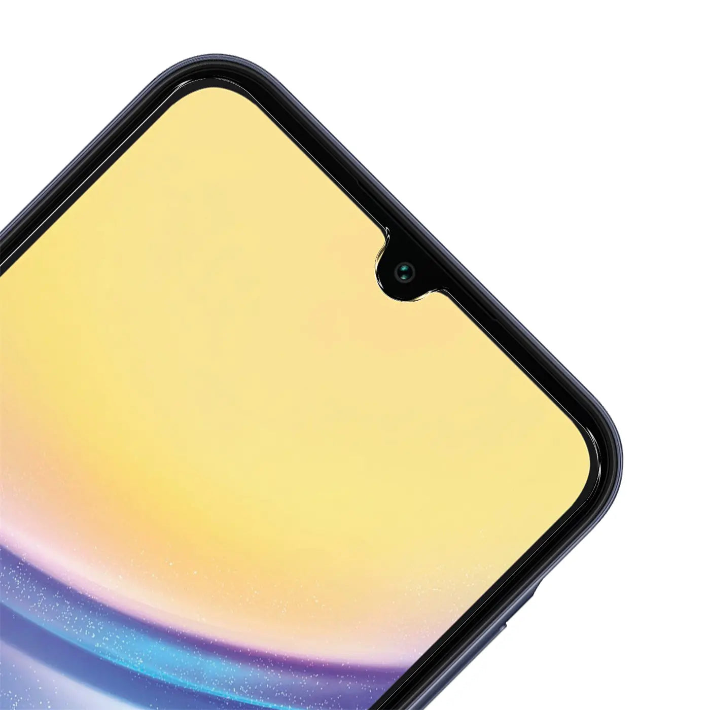 Nahaufnahme eines Samsung Galaxy A15 Displays mit schwarzem Rahmen und Wassertropfen-Notch, schräg von oben.